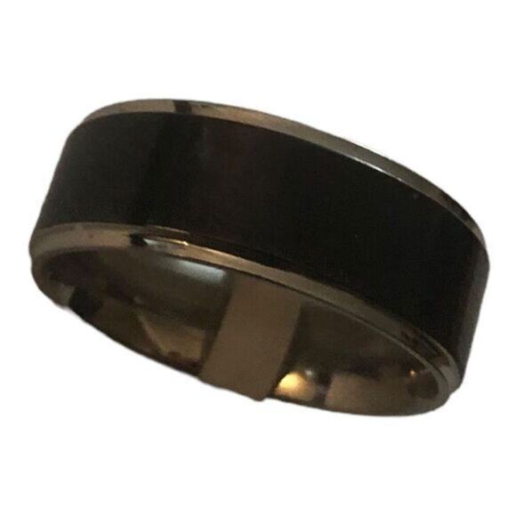New stainless steel silver and black‎ ring size 9 - Picture 3 of 3
